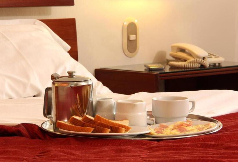 اتاق خانوادگی, Los Mirtos Suite &