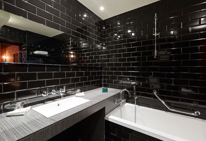 Номер Deluxe, Hôtel Du Petit Moulin, Haute Couture Hotel By Lacroix