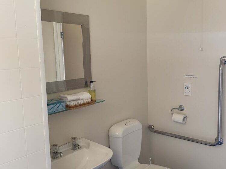 Студия Стандарт, Manapouri Lakeview Motor Inn