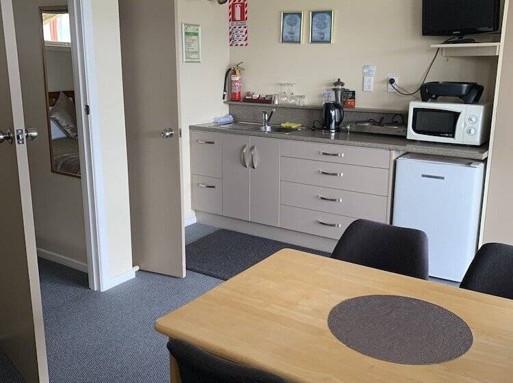 إستوديو قياسى, Manapouri Lakeview Motor Inn