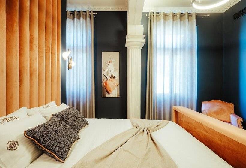 Suite Queen Bed, Espero Royal Stay