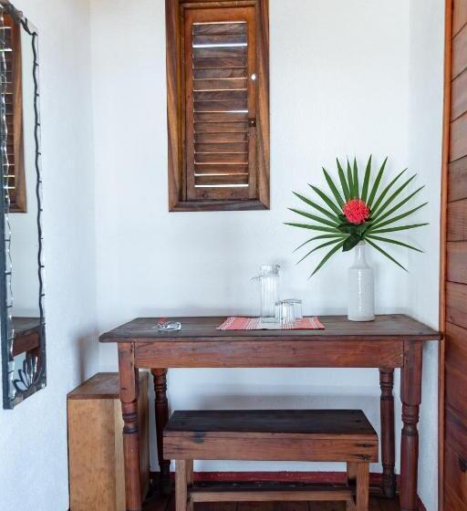 اتاق لوکس با بالکن و چشم‌انداز دریا, Posada Mexico