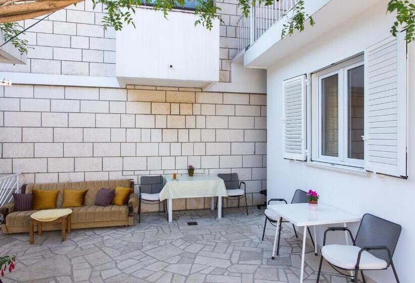 Standard room with outdoor bath, Guest House Ljubica