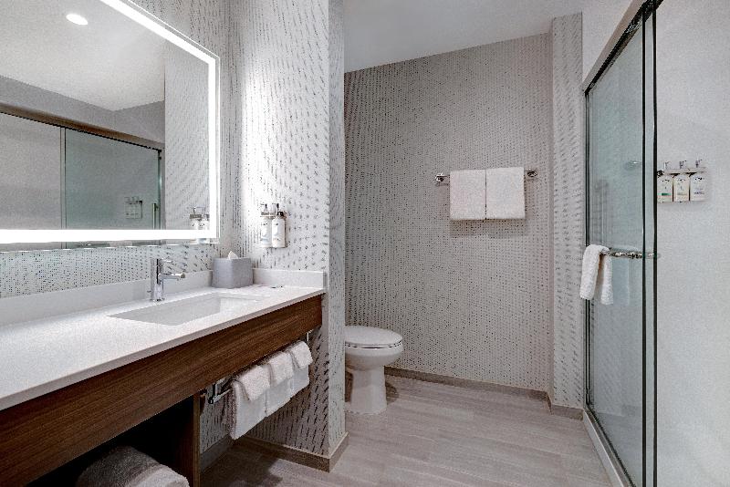 Номер Премиум, Holiday Inn Express & Suites   Glendale Downtown