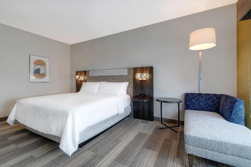 Номер Стандарт, Holiday Inn Express & Suites   Glendale Downtown