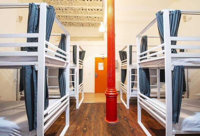Bed in Shared Room with Shared Bathroom, Safestay Barcelona Gothic