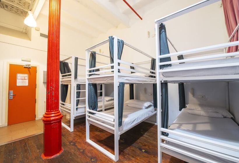 Bed in Shared Room with Shared Bathroom, Safestay Barcelona Gothic