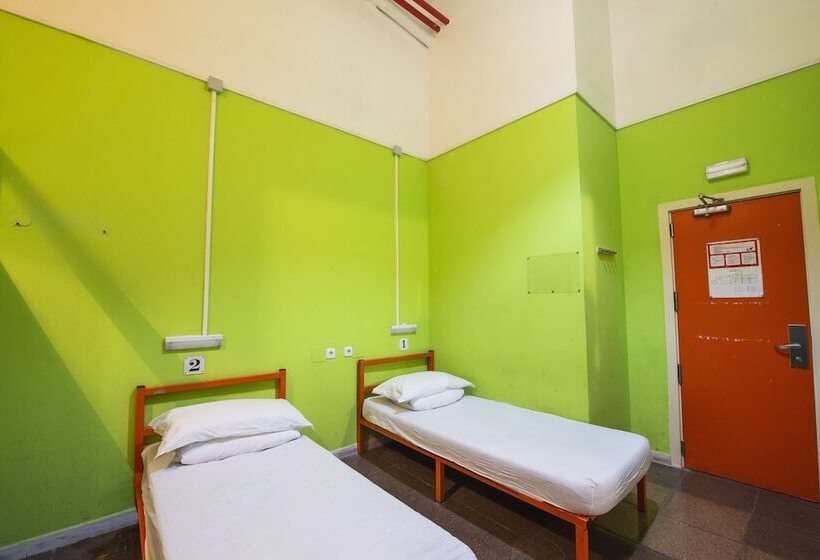 Bed in Shared Room with Shared Bathroom, Safestay Barcelona Gothic