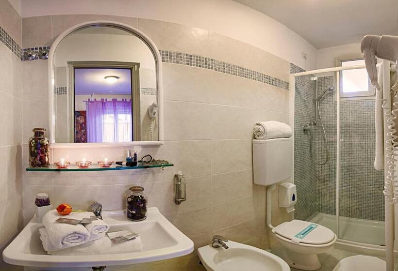 اتاق استاندارد سه نفره, Locanda Rosy