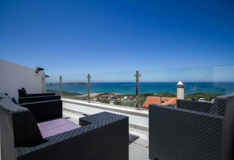 Standard Triple Room, Peniche Surfcamp Hostel