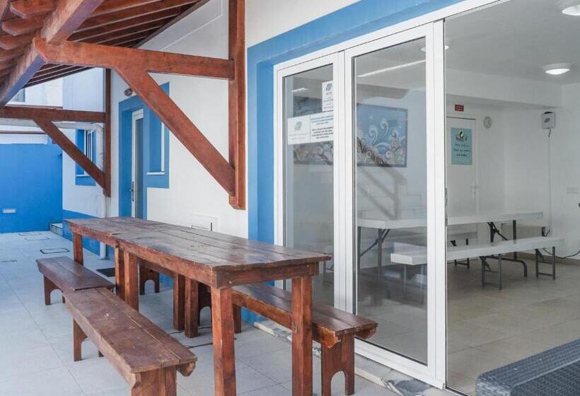 Standard Quadruple Room, Peniche Surfcamp Hostel