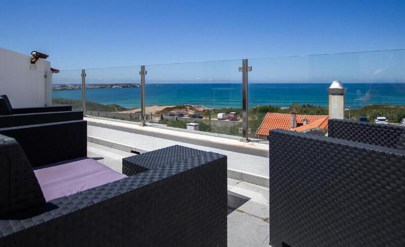 Family Room, Peniche Surfcamp Hostel