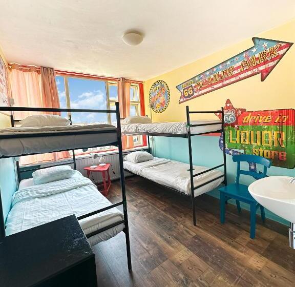 Четырехместный Номер Стандарт, The Flying Pig Beach Hostel