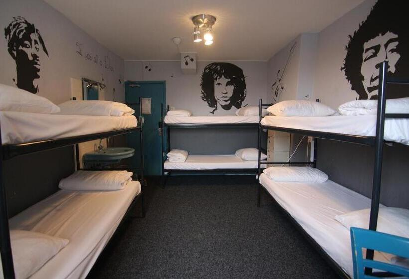 Кровать в Общей Комнате, The Flying Pig Beach Hostel
