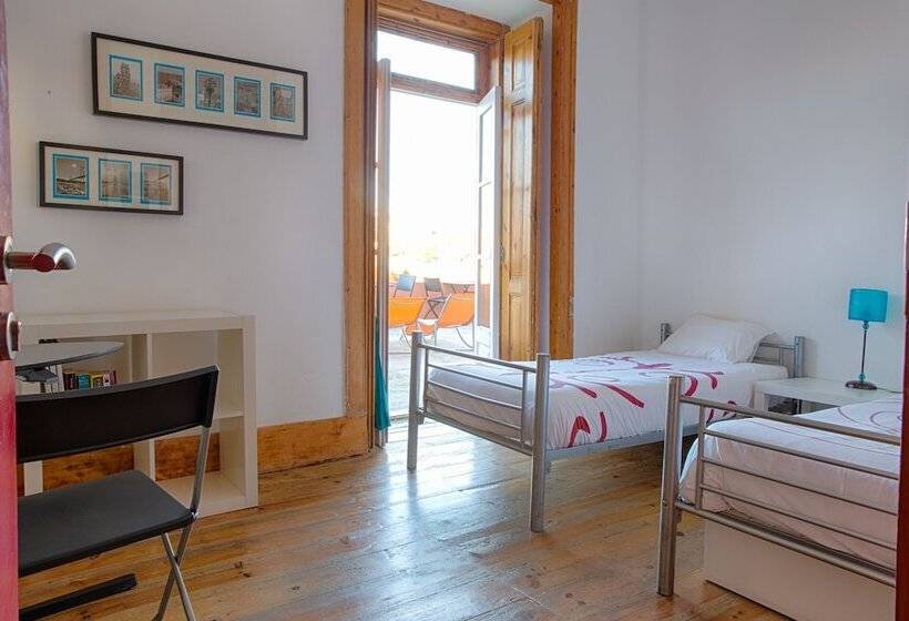 اتاق استاندارد با سرویس بهداشتی مشترک, This Is Lisbon Hostel