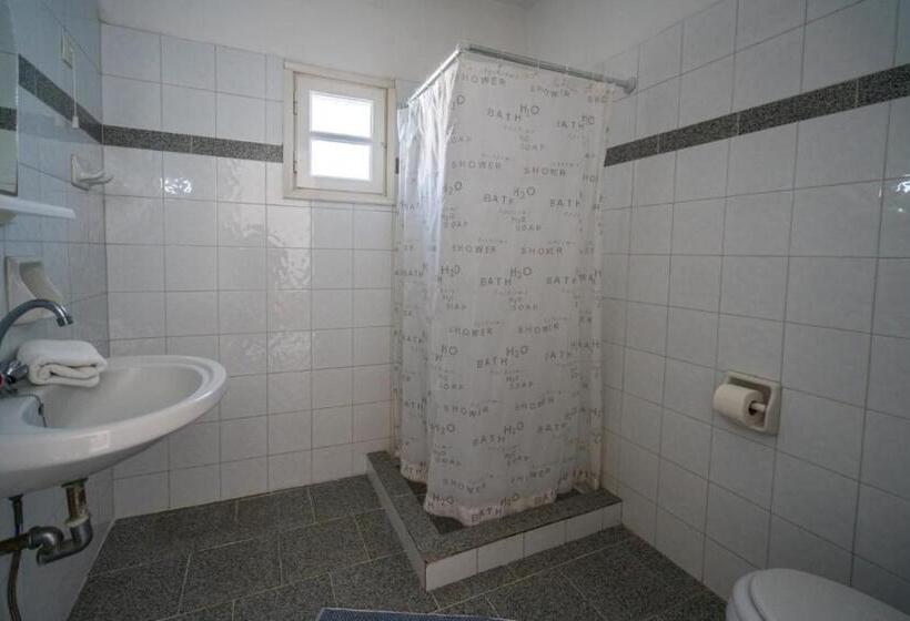 استودیوی استاندارد, Villa Limnes