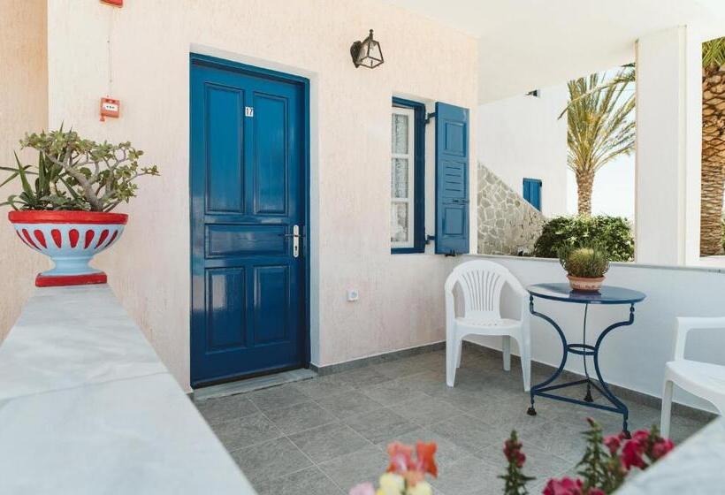 اتاق استاندارد با چشم‌انداز استخر, Villa Limnes