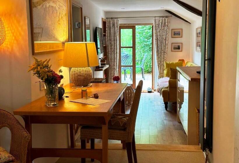 디럭스 룸, Thatchcombe B&b