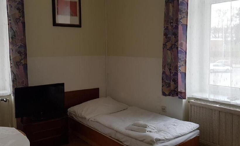 标准三人间, The Z Accommodation