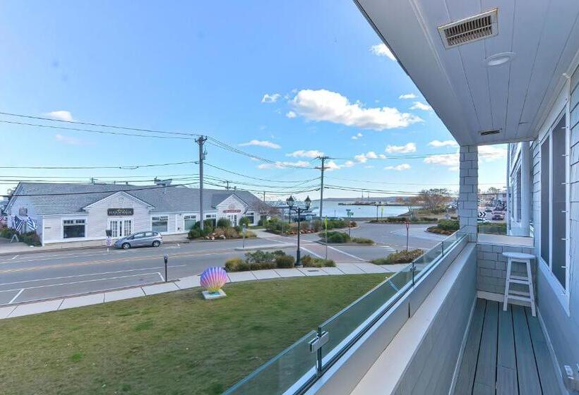 Люкс Deluxe Вид на Море, Harbourtown Suites On Plymouth Harbor