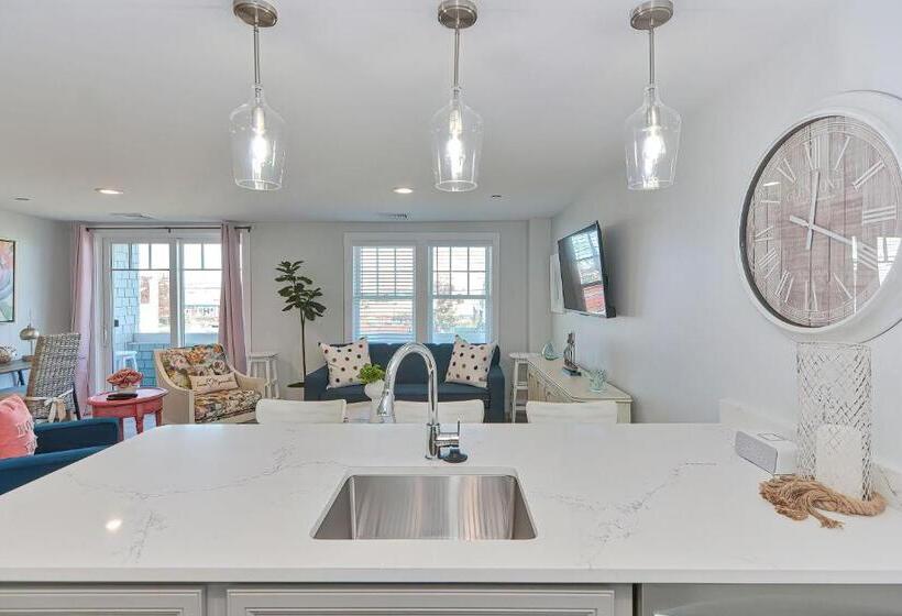 Люкс Deluxe Вид на Море, Harbourtown Suites On Plymouth Harbor