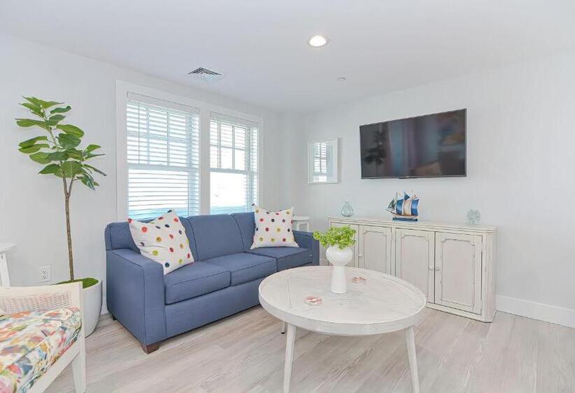 Люкс Deluxe Вид на Море, Harbourtown Suites On Plymouth Harbor