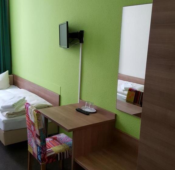 Quarto Estandar Individual, Flora