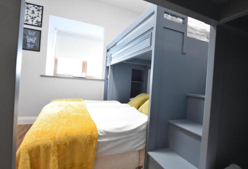 اتاق خانوادگی, Lanigan S Accommodation