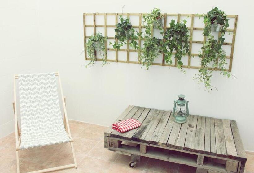 اتاق استاندارد با تراس, Picnic Dreams Boutique Hostel