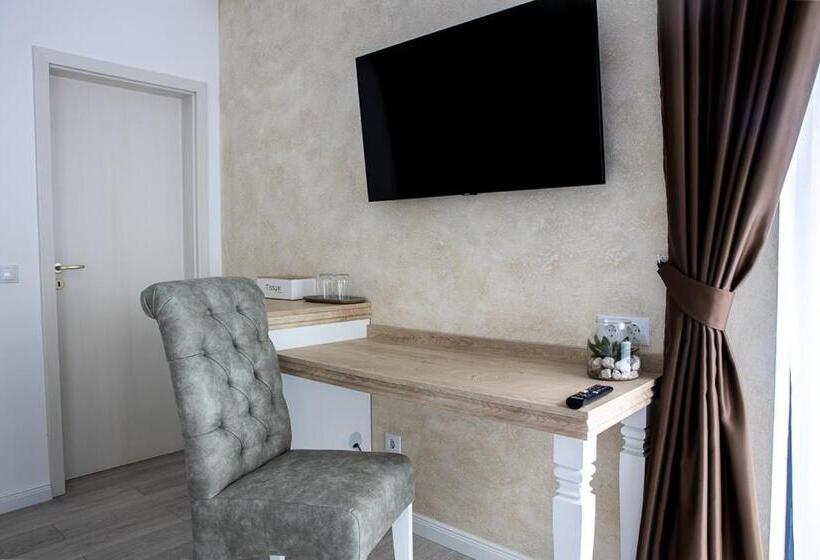 اتاق لوکس با بالکن, City Rooms