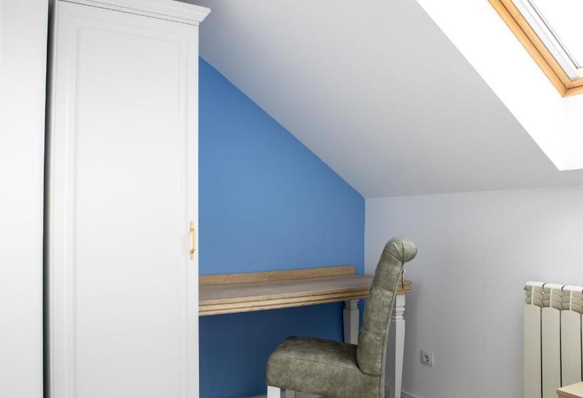1 Bedroom Penthouse Apartment, City Rooms