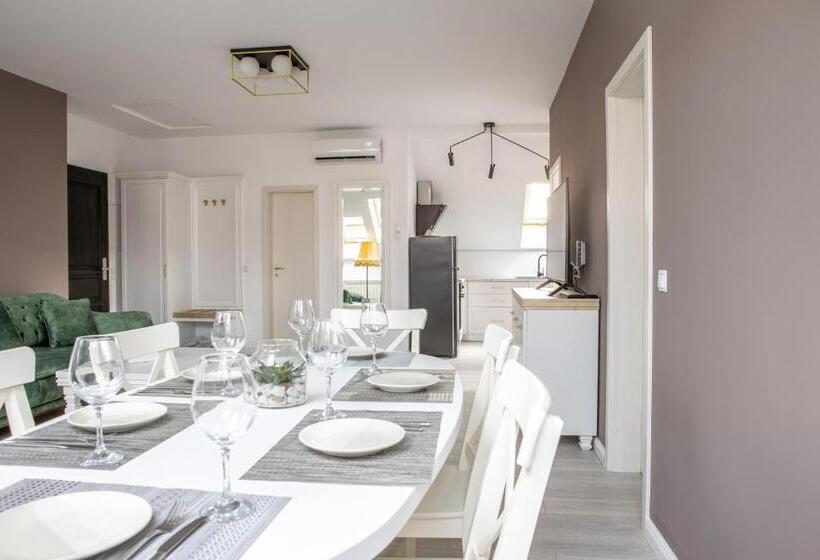 1 Bedroom Penthouse Apartment, City Rooms
