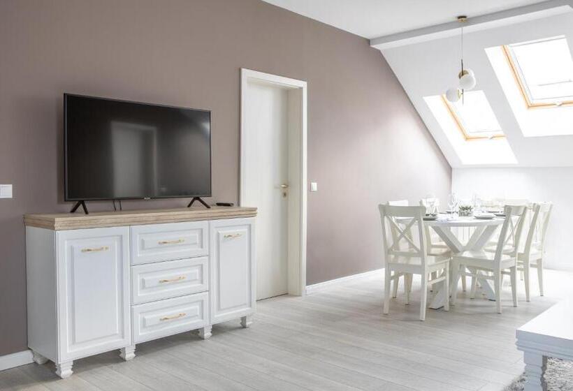 1 Bedroom Penthouse Apartment, City Rooms