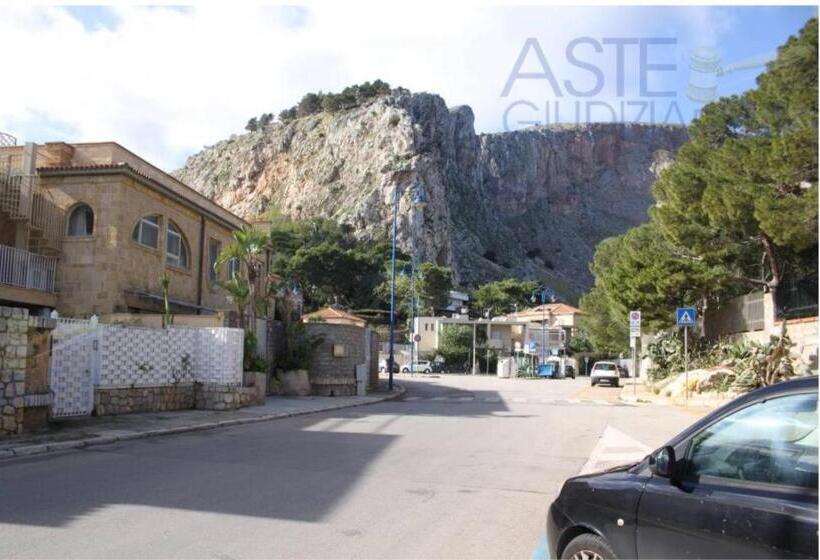 آپارتمان 1 خوابه, Ashur Mondello