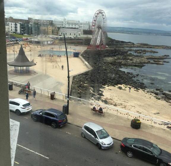 آپارتمان 1 خوابه با چشم‌انداز دریا, On The Prom