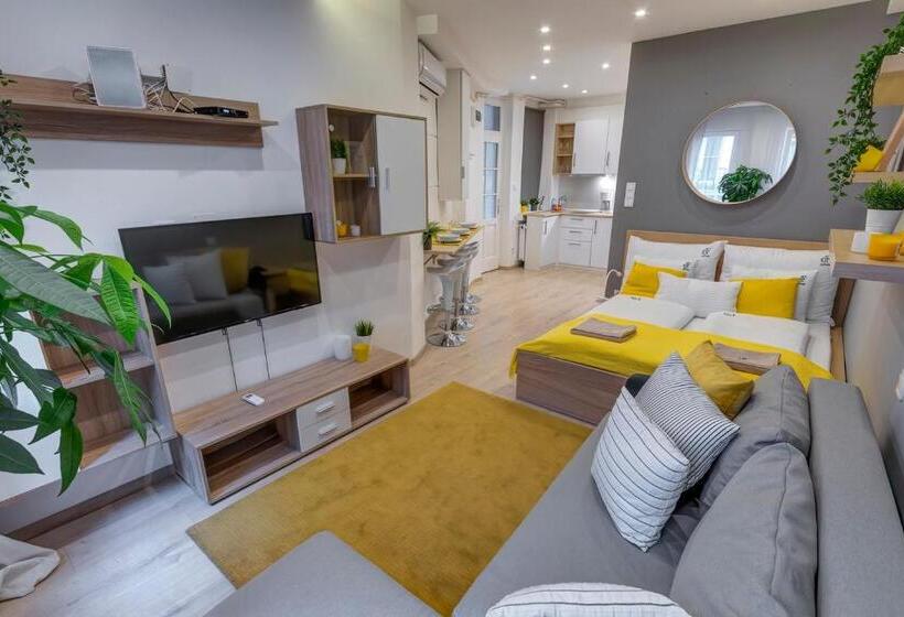 استودیوی سوپریور, Rp1 Apartment