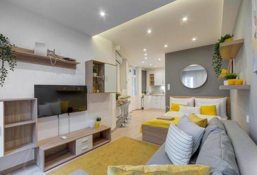استودیوی سوپریور, Rp1 Apartment