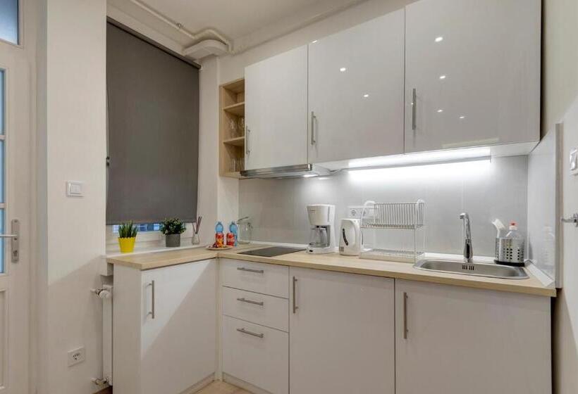 استودیوی سوپریور, Rp1 Apartment