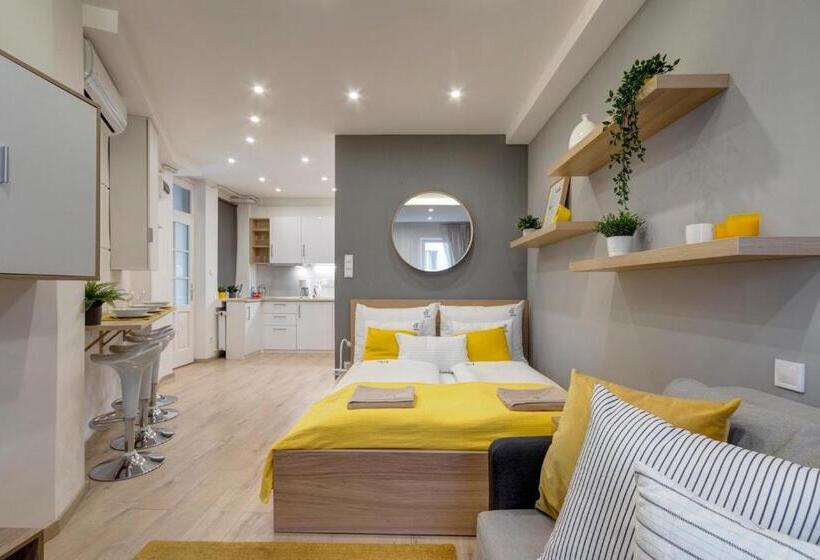 استودیوی سوپریور, Rp1 Apartment