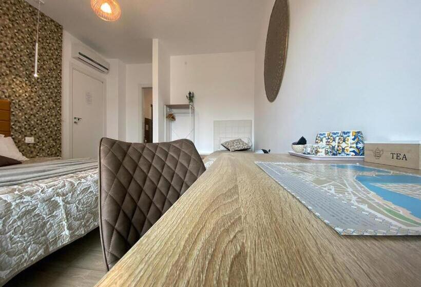 اتاق استاندارد سه تخته با بالکن, Barirooms   Carulli Suites