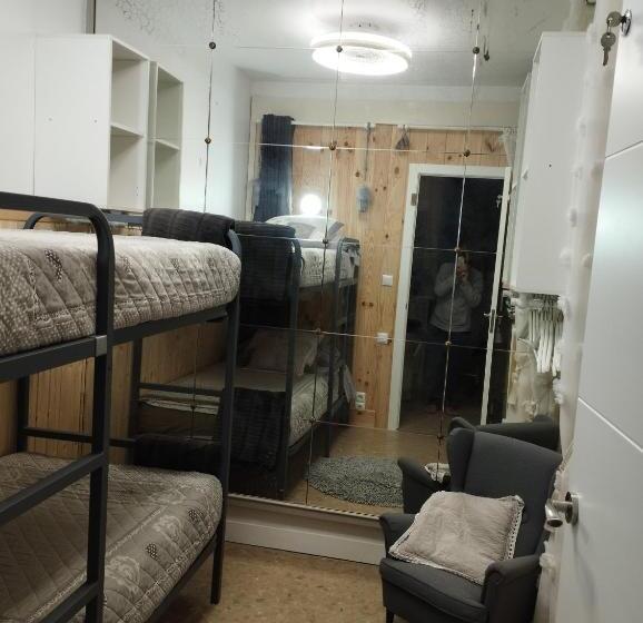 Номер Стандарт, Petite Chambre D Hôtes Lits Superposes Avec Salle De Bains Privee Chez Catherine A Reus