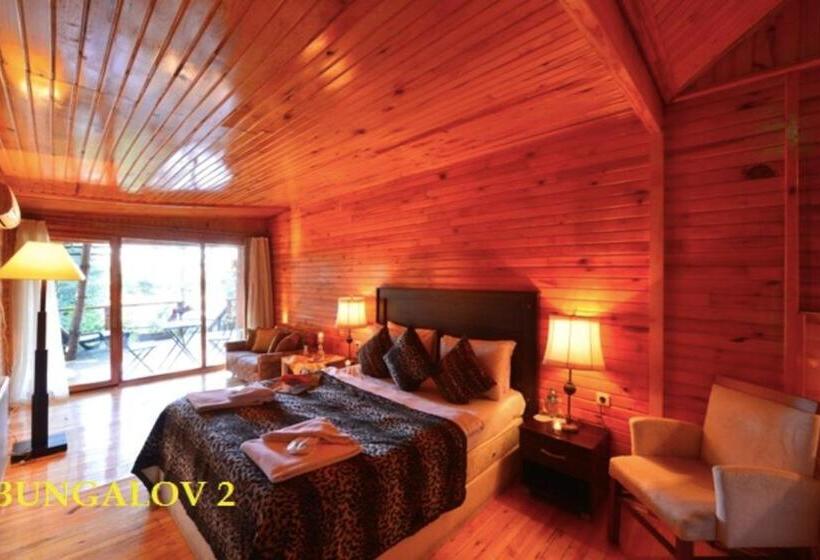 Deluxe room with river view, Treetops Park