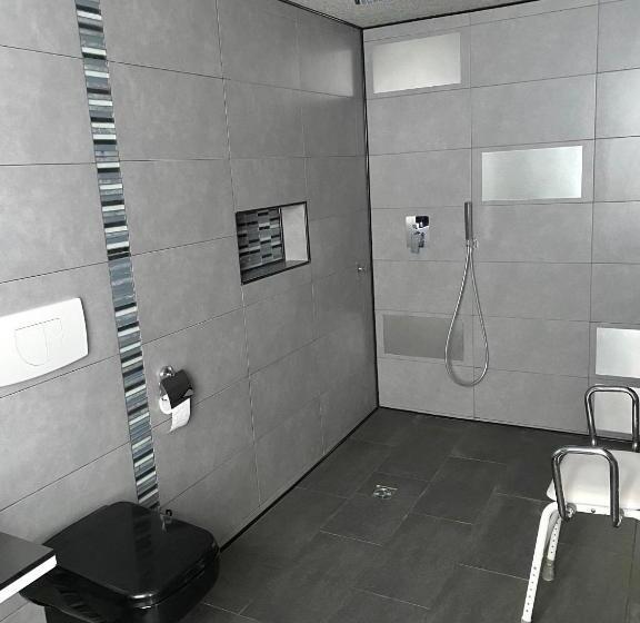 Номер Deluxe, Zur Auguststadt