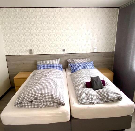 Номер Deluxe, Zur Auguststadt