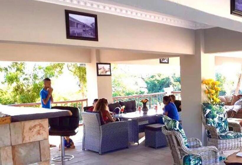 اتاق استاندارد, Asante Mountain Lodge