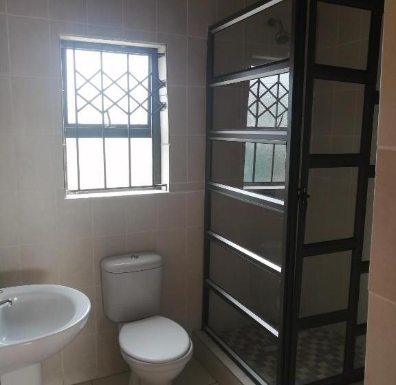 Номер Стандарт, Hlophe S Place