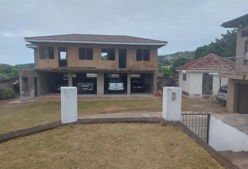 Quarto Estandar, Hlophe S Place