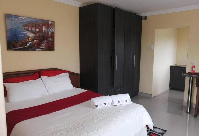 Escritório Estándar, Hlophe S Place