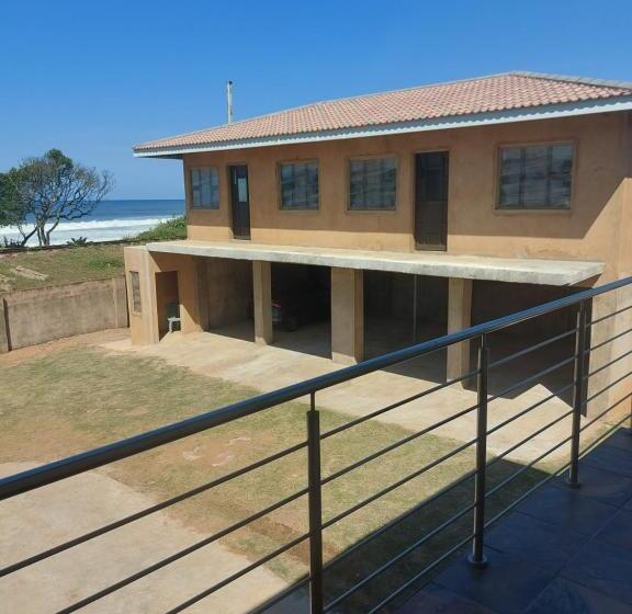 Escritório Estándar, Hlophe S Place