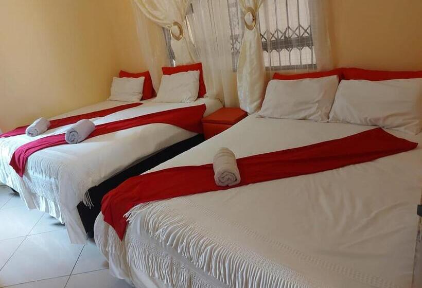 Студия Deluxe, Hlophe S Place
